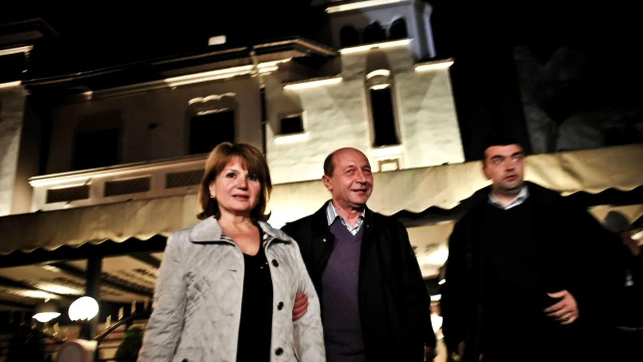 Băsescu către jurnalişti: Sunt mai sănătos ca toţi patronii voştri şi la minte, şi la corp
