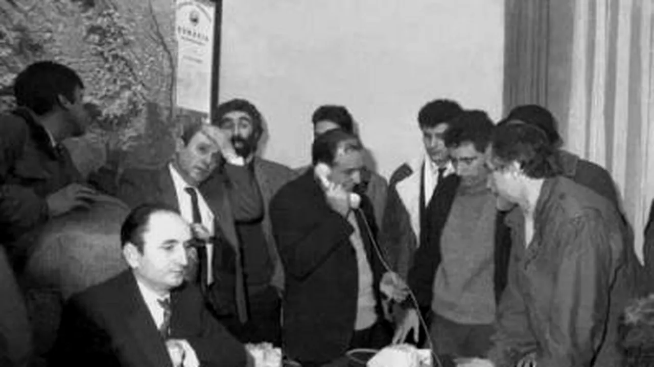 ISTORIA FĂRĂ PERDEA Marius Oprea / În România comunismul nu a dispărut. S-a privatizat!