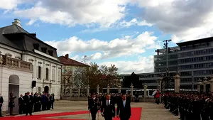 Iohannis nu vrea schimbarea abordării României faţă de refugiaţi după atacurile teroriste din Franţa: Nu avem voie să lăsăm xenofobia să devină relevantă în societăţile noastre - FOTO 