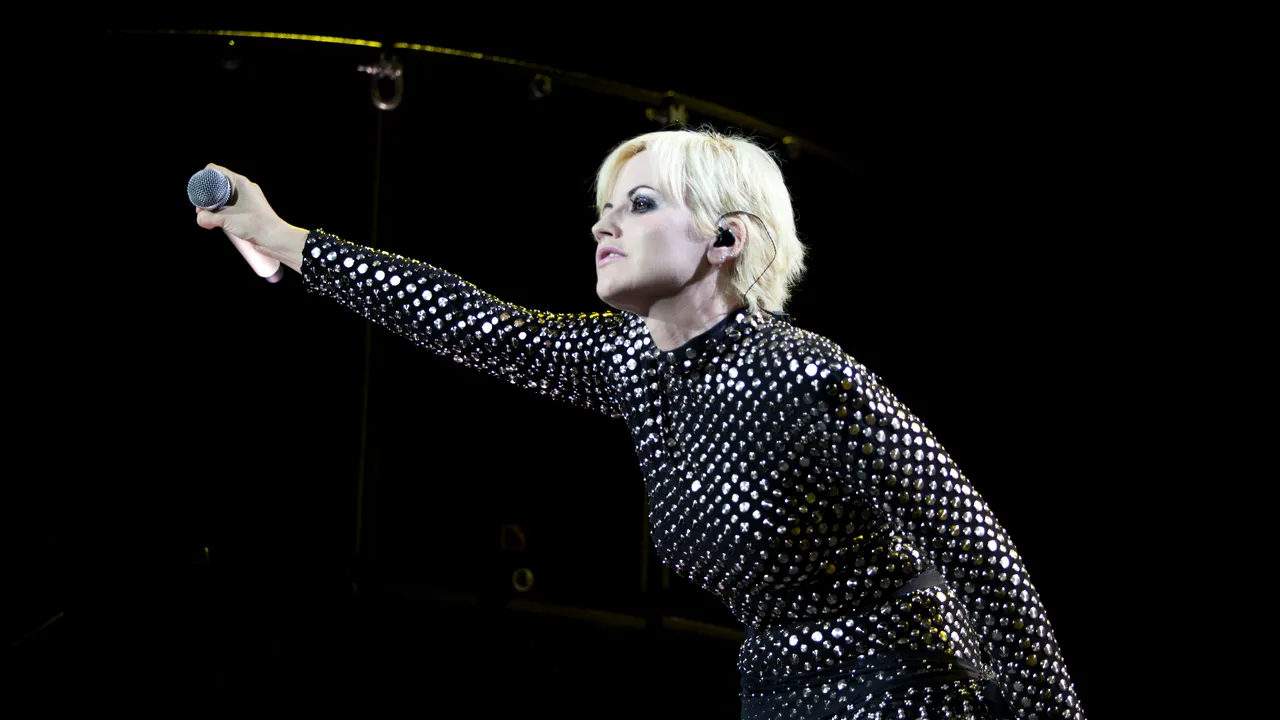 Suferinţa solistei Cranberries, Dolores O'Riordan: Lupta artistei cu depresia, tulburarea bipolară, alcoolul şi abuzurile din copilărie. Ce spun prietenii despre starea ei, înainte de moarte