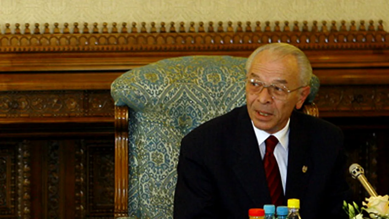 Băsescu l-a 