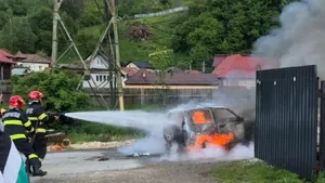 Accident cu trei tiruri pe autostrada A1. O mașină a luat foc