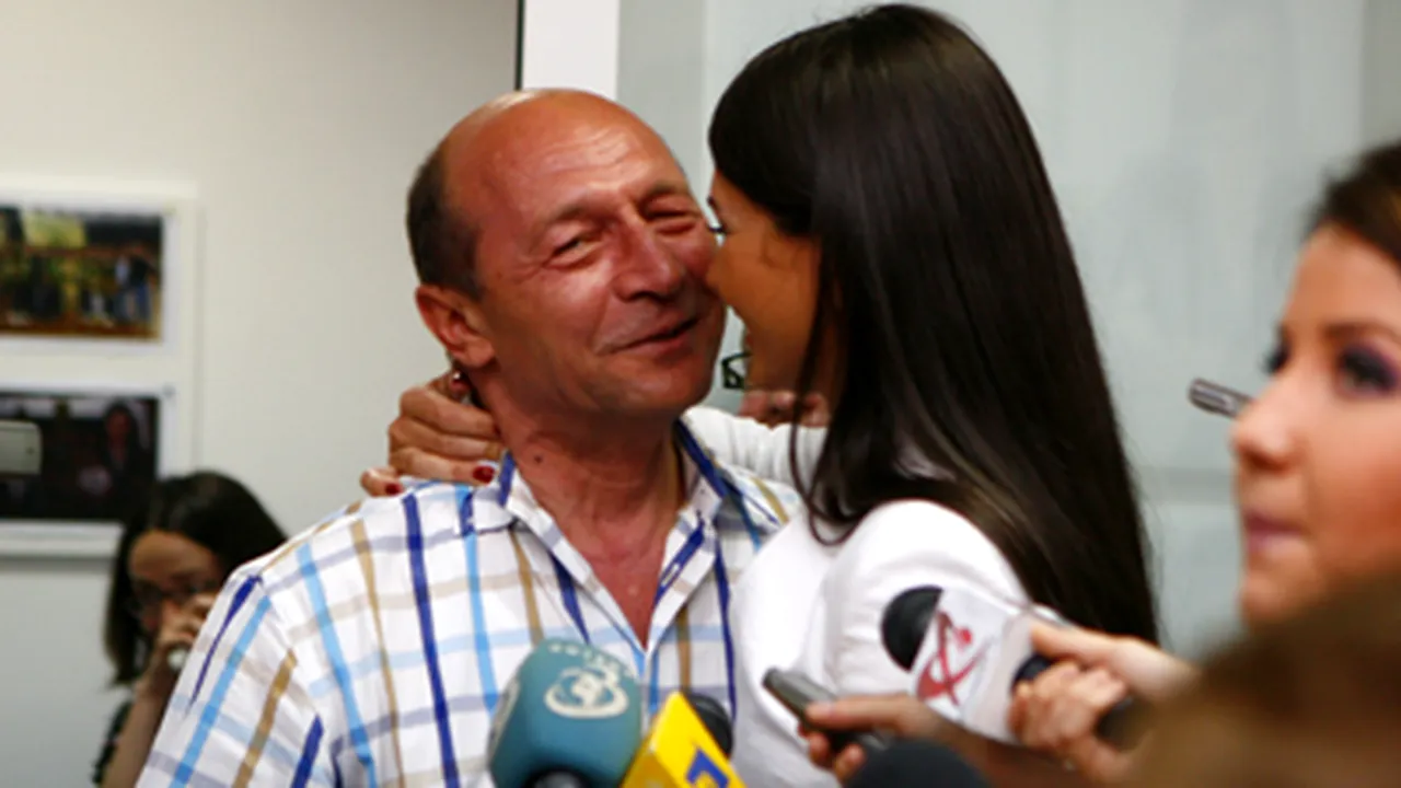 Băsescu, EBA şi lideri PDL au sărbătorit rezultatul la euroalegeri la un restaurant din Herăstrău