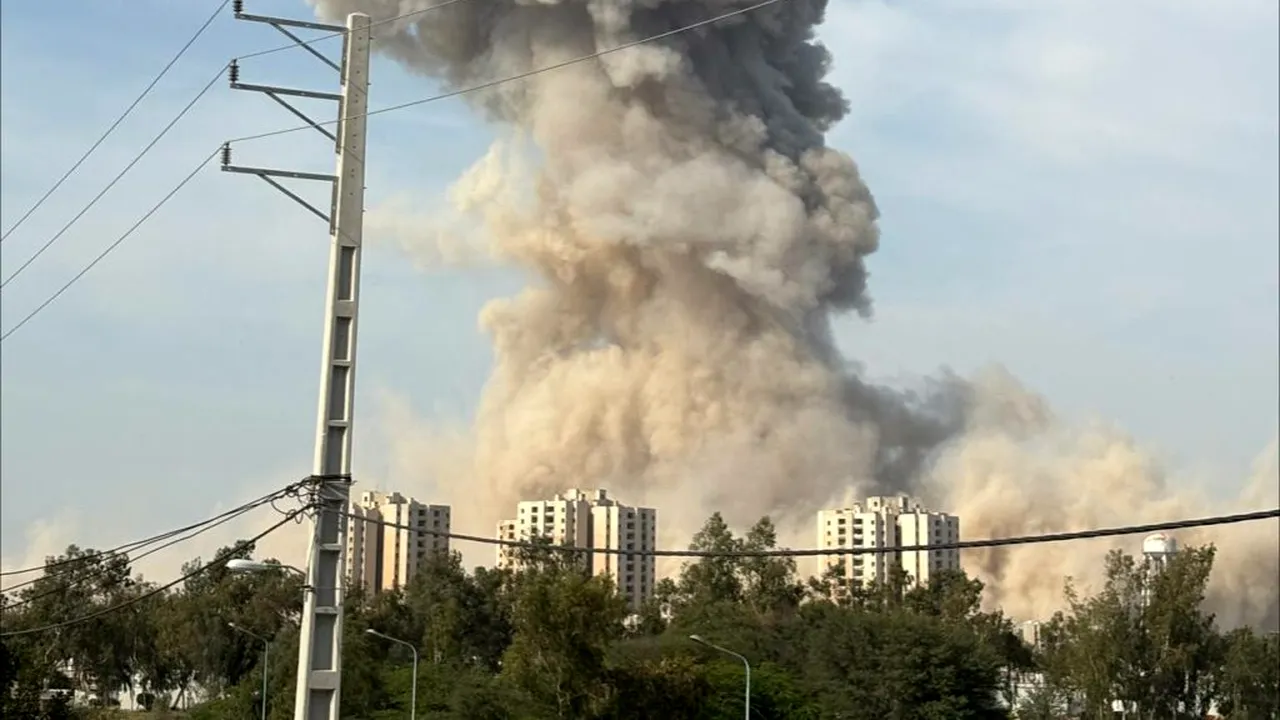 Război în Orientul Mijlociu ziua 13. Petrolul se scumpește din nou. Strâmtoarea Ormuz devine noul focar al conflictului, după atacuri asupra navelor/ Israel atacă în Iran