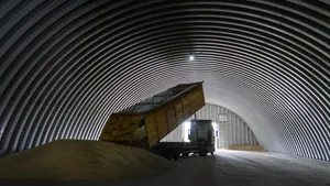 Kievul va încerca să redeschidă tranzitul de alimente şi cereale ucrainene prin Polonia 
