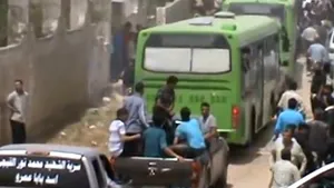 HRW anunţă că grupări armate siriene ţin ostatici de un an 54 de femei şi copii 