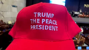 Trump, primit cu șepci în stil MAGA în Knesset: „Trump, președintele păcii”