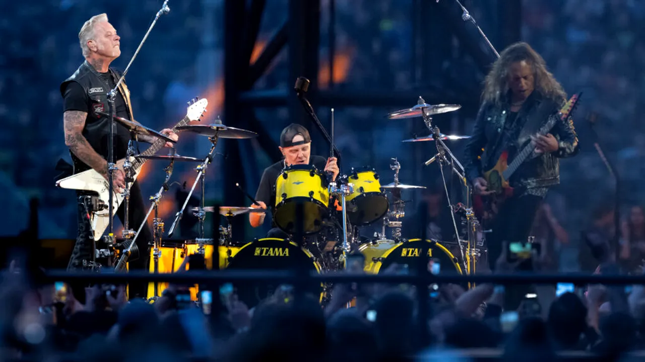 Metallica își îndeamnă fanii să doneze sânge și plasmă înaintea turneului din Marea Britanie