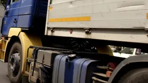 Casierii reţinuţi la Vama Giurgiu pentru luare de mită, cercetaţi în libertate