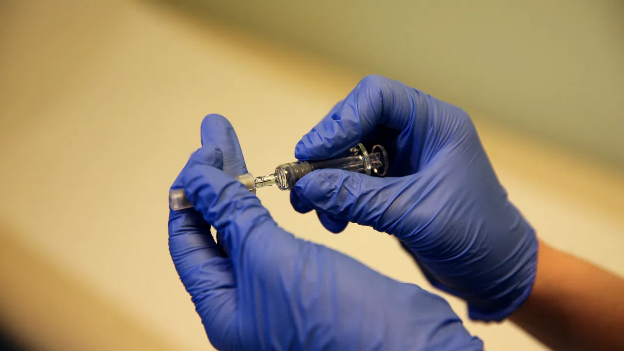 COMENTARIU Marius Oprea: Vaccinul românesc anticovid ne-ar vaccina împotriva mediocrităţii