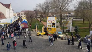 GALERIE FOTO Circa 10.000 de persoane aşteptate la ”Sărbătoarea Mierii” de la Blaj, cel mai mare târg apicol 