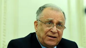 Iliescu: Băsescu a comis un act neconstituţional substituindu-se Guvernului, care a devenit marionetă