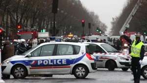 Mai multe mii de ofiţeri de poliţie au manifestat la Paris