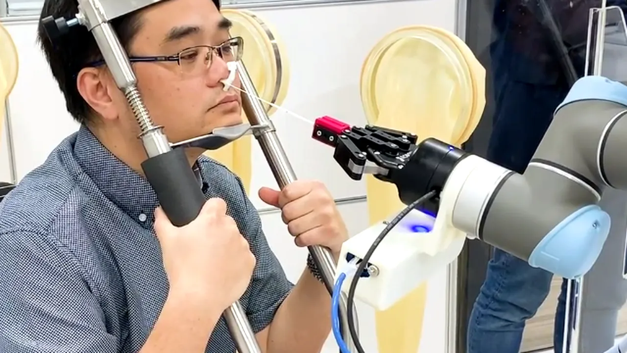 Un start-up din Taiwan a creat robotul care prelevă probe COVID-19 din nas. Ce spun medicii