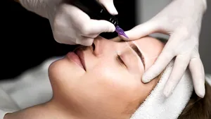 Pensat şi micropigmentare: combinaţia perfectă pentru o carieră în frumuseţe