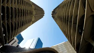 Acrobatul Nik Wallenda, legat la ochi şi fără cabluri, va merge pe sârmă deasupra oraşului Chicago - FOTO