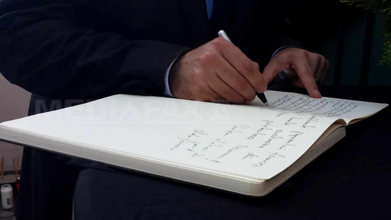 Ambasada Franţei mulţumeşte autorităţilor române pentru sprijin şi pentru reacţia rapidă. Mai mulţi oficiali români au semnat în Cartea de condoleanţe - FOTO