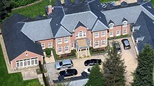 Fabuloasa reşedinţă de 4,5 milioane de euro a lui Rooney: cinema, mini-stadion şi piscină interioară