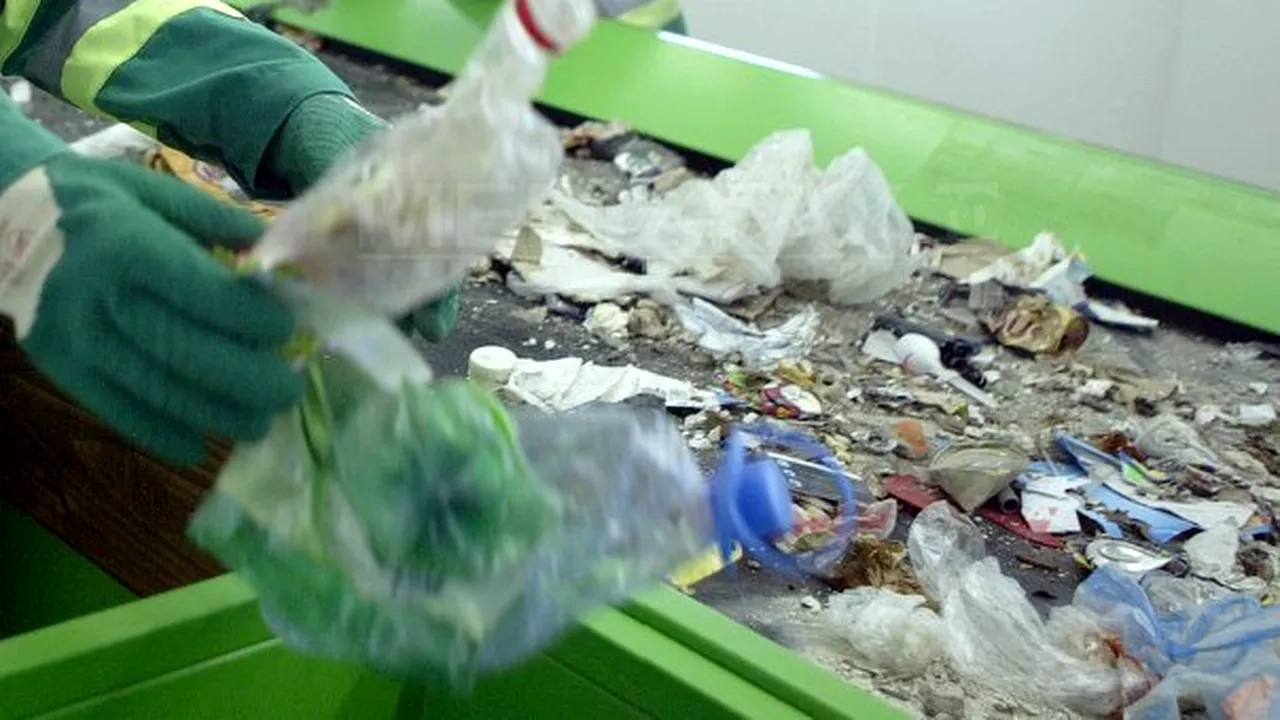 Centrele care colectează deşeuri industriale reciclabile, amendate cu peste 1,1 milioane de lei 