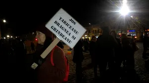 GALERIE FOTO Peste 4.000 de protestatari cer demisia Guvernului în Cluj-Napoca şi Sibiu 