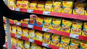 Cea mai mare companie alimentară din lume recunoaşte că peste 60% din produsele sale sunt nesănătoase