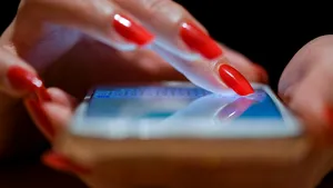 Cum îţi cureţi telefonul ca măsură preventivă împotriva Covid-19