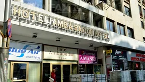 Proprietarii Ambasador dau în judecată Primăria,reclamând că îngreunează accesul turiştilor în hotel - FOTO