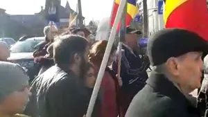 Peste 100 de oameni, protest la Caracal, la 10 luni de la dispariţia Luizei. Ce reprezintă „Drumul Iadului” | VIDEO