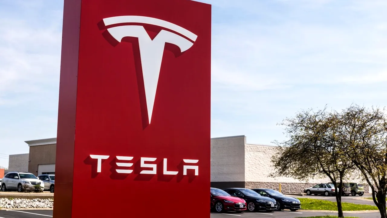 Mii de modele Tesla sunt rechemate în service în Germania. Elon Musk are mari probleme şi cu vânzările 