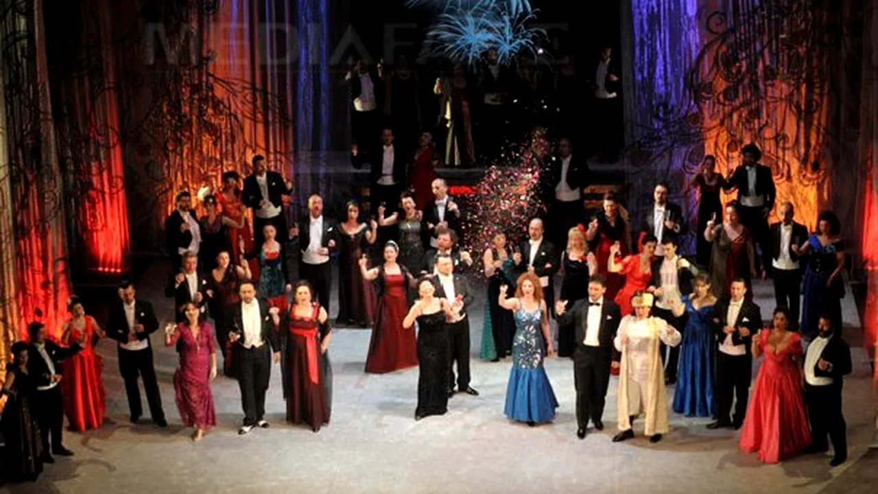 Balul Operei a readus, prin vals şi muzica lui Johann Strauss, tradiţia vieneză la Cluj-Napoca - GALERIE FOTO
