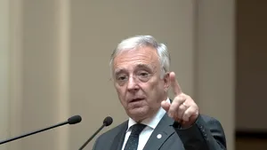 Mugur Isărescu merge miercuri la Guvern