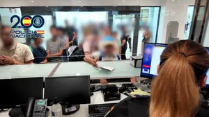 6.000 de euro pentru „închirierea” actelor în Ceuta: cum încearcă migranții să ajungă în Spania continentală