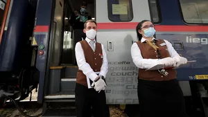 VIDEO Reacţie după ce trenul Bucureşti-Viena a lovit o maşină blocată pe şine: Ruşinos! Soluţii de secol 19 pe miliarde de euro în secolul 21