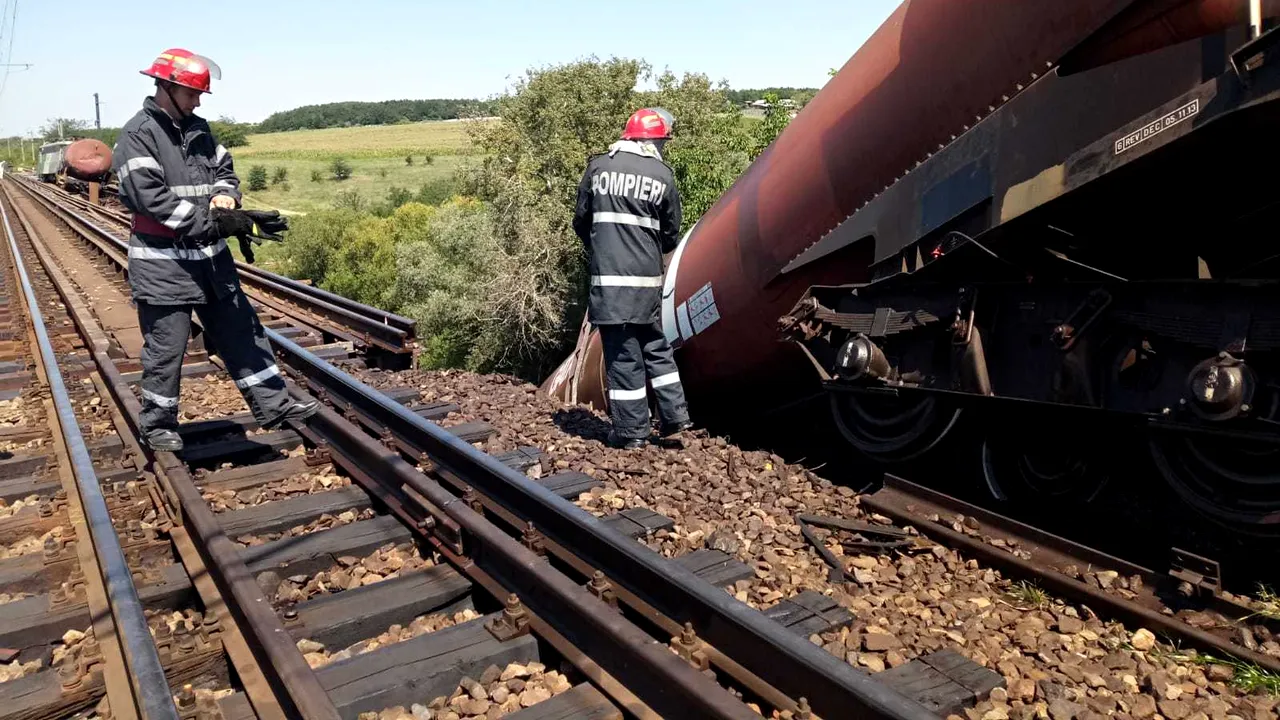 Circulaţia feroviară în Dolj, unde a deraiat un tren de marfă, va putea fi reluată în septembrie 
