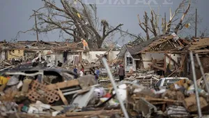 Un băiat de cinci ani care a supravieţuit tornadei din Oklahoma, muşcat mortal de un câine