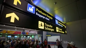 Traficul aerian la București: Zborurile pe Otopeni și Băneasa se desfășoară în condiții de iarnă
