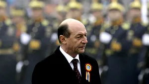 Băsescu a înaintat în grad doi veterani de război şi a decorat alţi trei