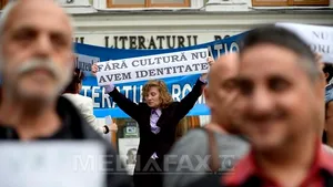 Protest la Muzeul Literaturii faţă de evacuarea instituţiei din sediul de pe bulevardul Dacia - FOTO