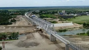 VIDEO | Lucrările de 2,1 miliarde de lei la calea ferată București – Giurgiu au ajuns la 15%. Arcada și Alstom modernizează conexiunea feroviară cu Bulgaria