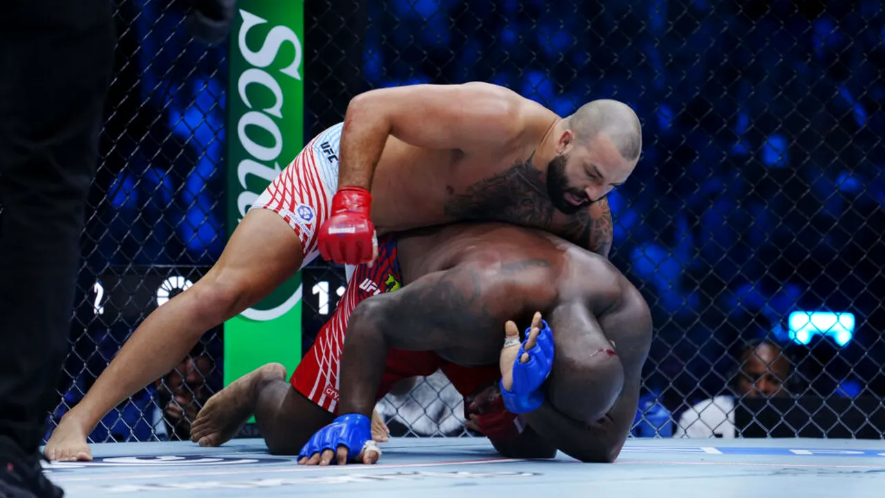 Un luptător MMA a numit-o pe Michelle Obama „bărbat”, apoi i-a făcut un cadou lui Trump