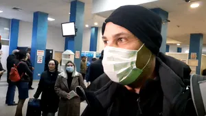 VIDEO: Zeci de români au ajuns, marţi noapte, din Italia la Craiova. Toţi vor sta 14 zile izolaţi la domiciliu