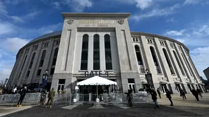  Coadă la vaccinare pe stadionul din New York