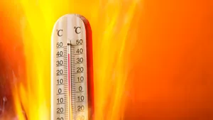 COD PORTOCALIU de caniculă în jumătate din ţară, GALBEN, în cealaltă. Prognoza meteo pentru miercuri şi joi