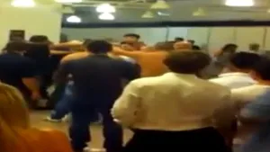 Bătaie într-o discotecă din Bacău. Agenţii de pază au folosit sprayuri lacrimogene pentru a potoli două grupări de interlopi - VIDEO