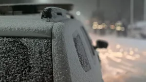 Codul roșu de ninsori în București: număr triplu de apeluri la 112, cele mai multe între orele 7-8