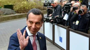 Christian Kern, cancelarul Austriei: Austriecii să aibă prioritate la angajare în faţa altor cetăţeni UE. Ţările estice exportă şomaj