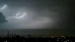 Vreme călduroasă în Capitală însă miercuri seara vor fi averse și descărcări electrice