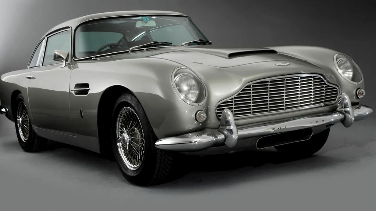 O replică a maşinii Aston Martin DB5 s-a vândut cu 200.000 de dolari. Cine a condus maşina în trecut