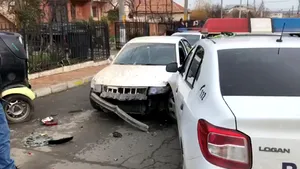 Urmărire ca-n filme în Constanţa: Un şofer beat şi fără permis a intrat într-o maşină de poliţie. Ce alcoolemie avea - VIDEO