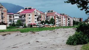 Inundaţiile ar putea continua. Cod galben de torenţi şi viituri rapide: Alertă pe mai multe râuri din ţară